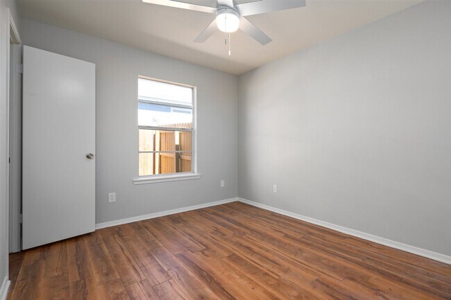 Building Photo - 1204 Hillyer St