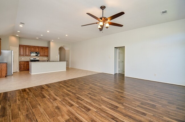 Building Photo - 26006 Palmdale Estate Dr