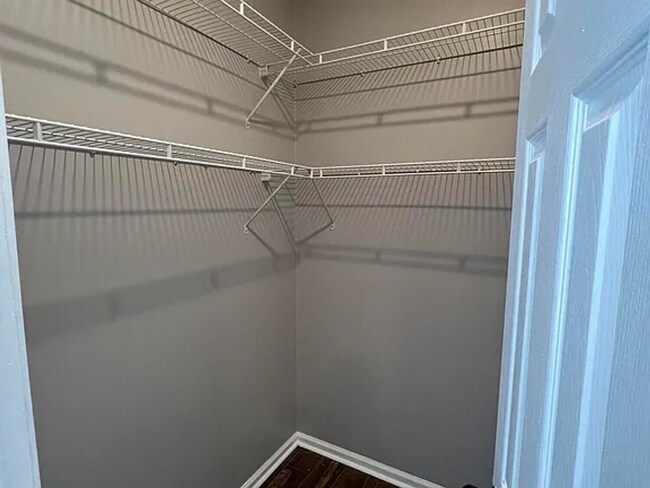 Building Photo - 6 Bedrooms 4 Bathroom 1672 Hammock Grove Lane