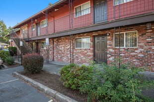 Building Photo - Colonial Villa Apartments