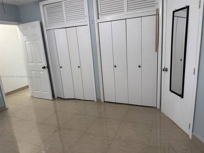 Building Photo - 1701 NE Miami Gardens Dr