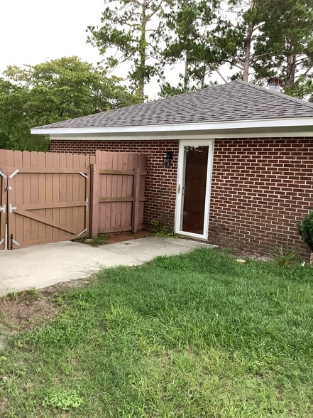 Building Photo - 1001 Dickens Dr