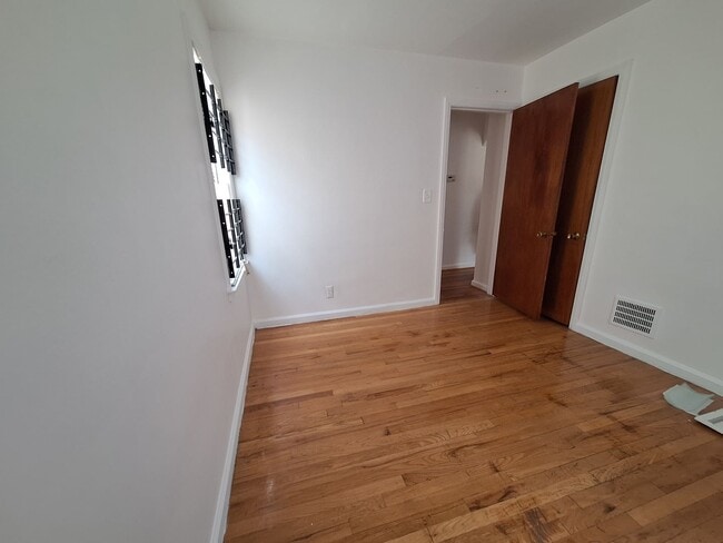 Building Photo - Charming 2 bedroom home in Harper Woods