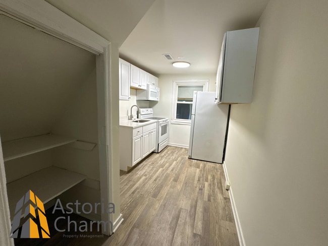 Building Photo - Cozy 2-Bedroom Home with Modern Updates & ...