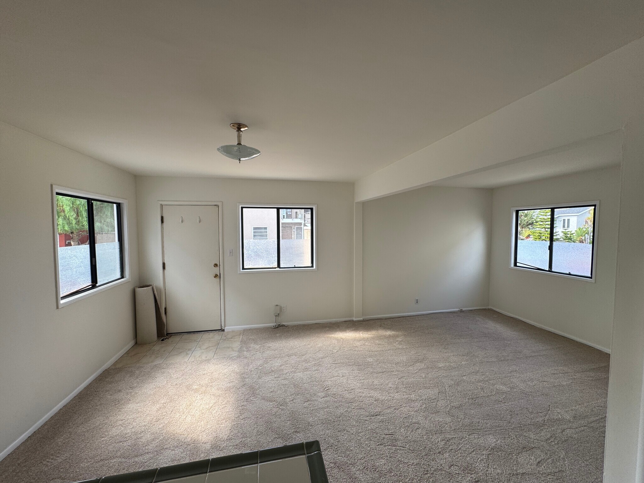 Building Photo - 714 Loma Dr