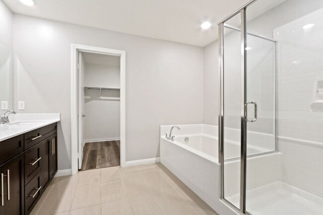 Building Photo - Gorgeous Tri-Level Townhome with Attached ...