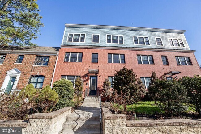 Building Photo - 2012 D St NE