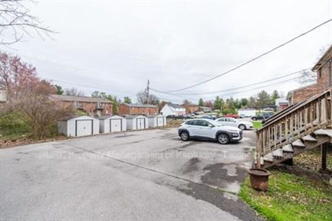 Building Photo - 209 Landings Dr