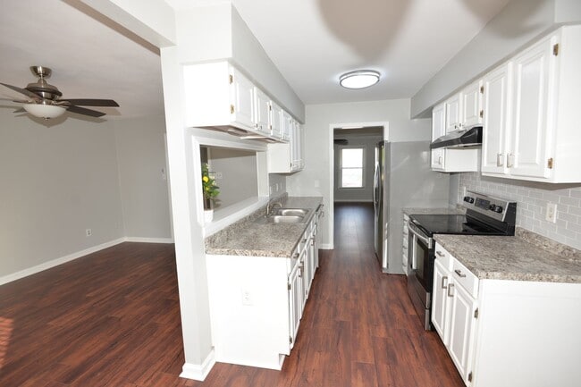 Building Photo - 3 Bedroom Townhome in Kempsville Lakes