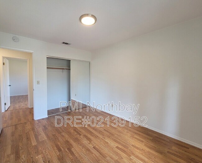 Building Photo - 3552 Larchmont Ct