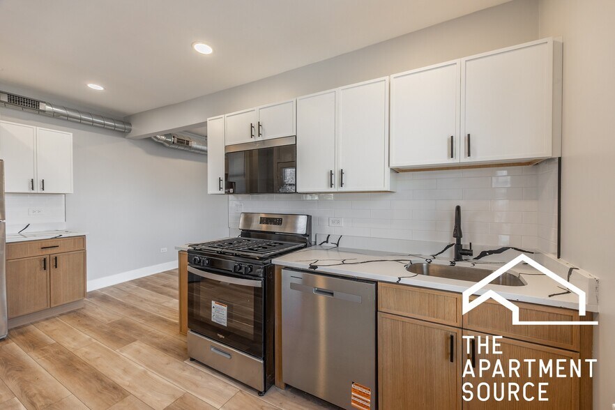 Building Photo - 6148 N Francisco Ave