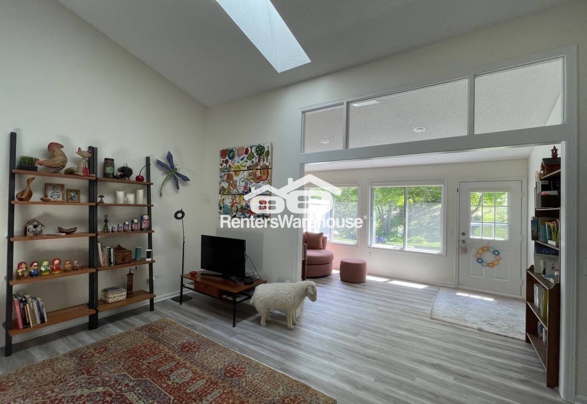 Building Photo - 10845 Lexington Dr