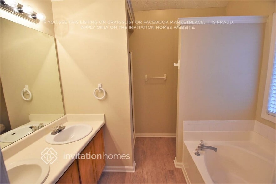 Building Photo - 190 Oakview Trce