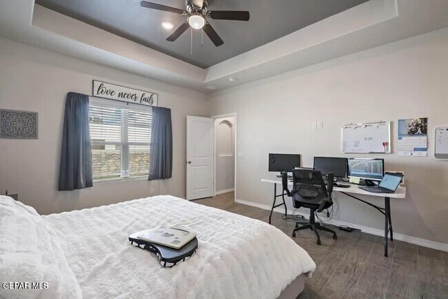 Building Photo - 930 Bicknor Pl
