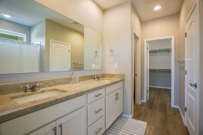 Building Photo - 6049 Nauman Dr