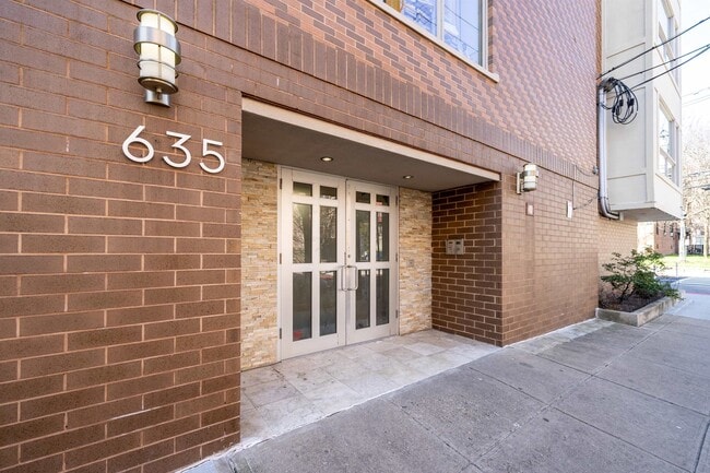 Building Photo - 635 6th St