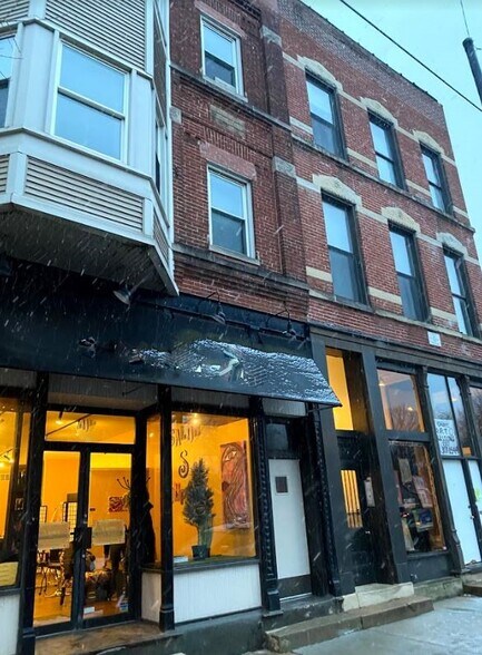 Building Photo - 1123 W Webster Ave