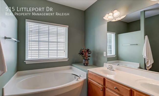 Building Photo - 515 Littleport Dr