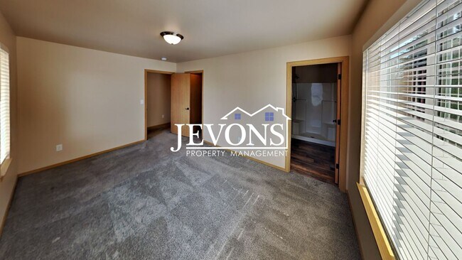 Building Photo - 708 N 29th Ave