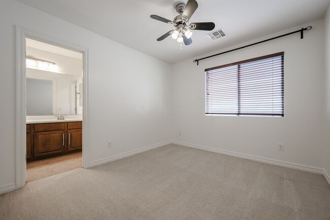 Building Photo - 2744 E Donato Dr