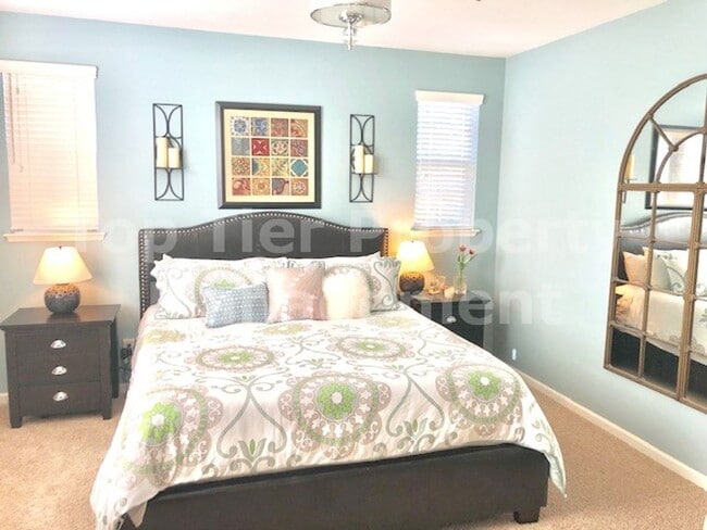 Building Photo - Very nice 4 bed, 2.5 bath, 1,885 sqft duet home in Concord available January 30th for lease!