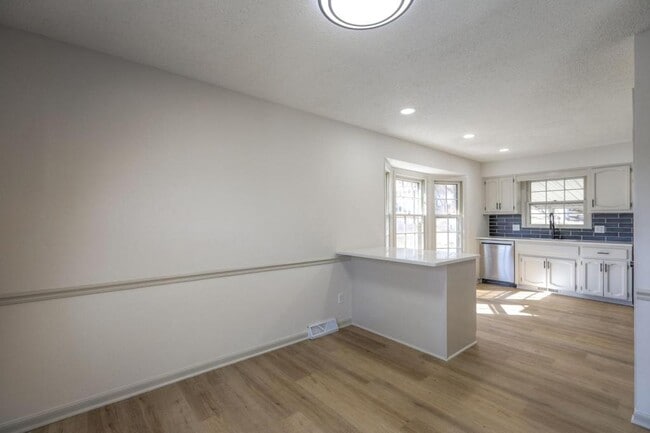 Building Photo - 902 Kingston Ct