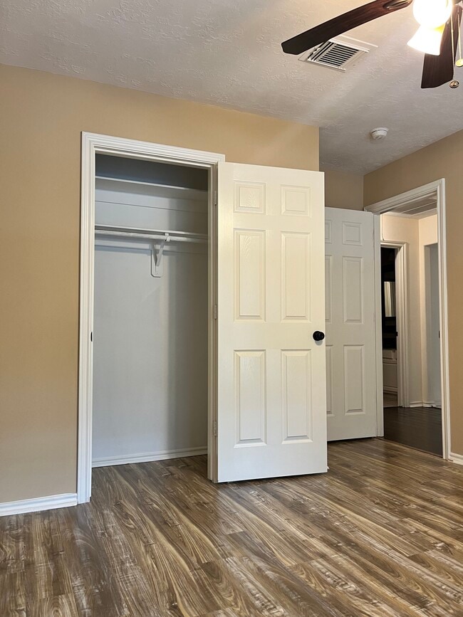 Building Photo - 126 W Russet Grove Cir