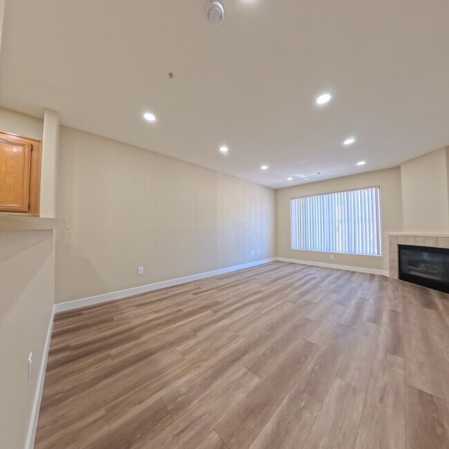 Building Photo - Resort-Style Living Year-Round Updated 1-Bed, 1-Bath Condo!