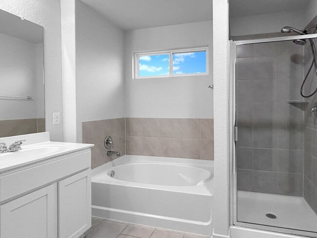 Building Photo - Spacious One Story Home Near Government Canyon