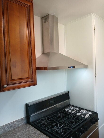 Building Photo - 731 1/2 Via Altamira