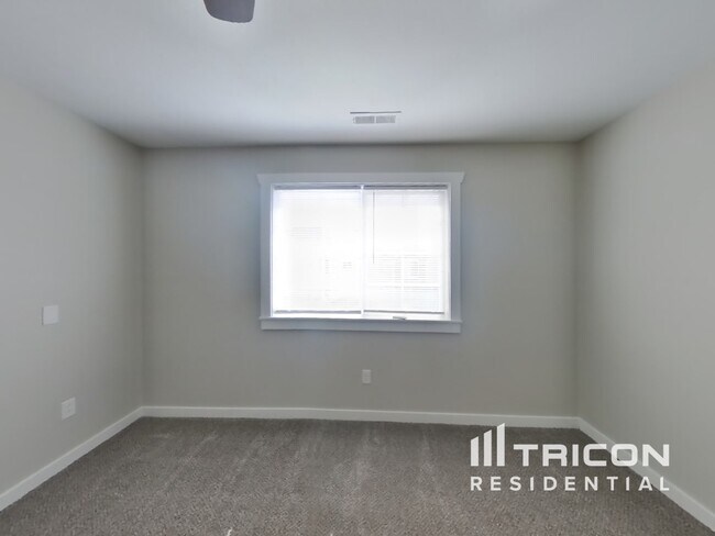 Building Photo - 620 Scotch Pine Dr