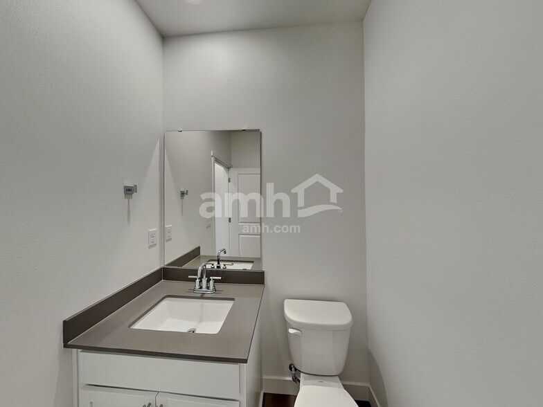 Building Photo - 4720 85th Dr NE