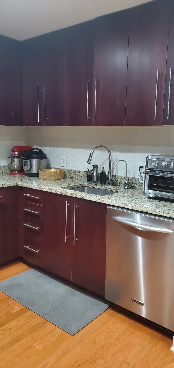 Building Photo - 317 Hudson Park