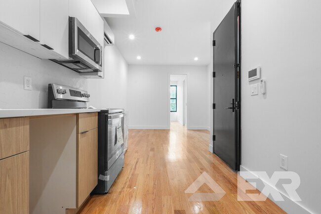 Building Photo - 236 Montrose Ave