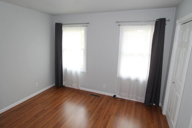 Building Photo - Beautiful 4 bedroom colonial in Lake Geneva