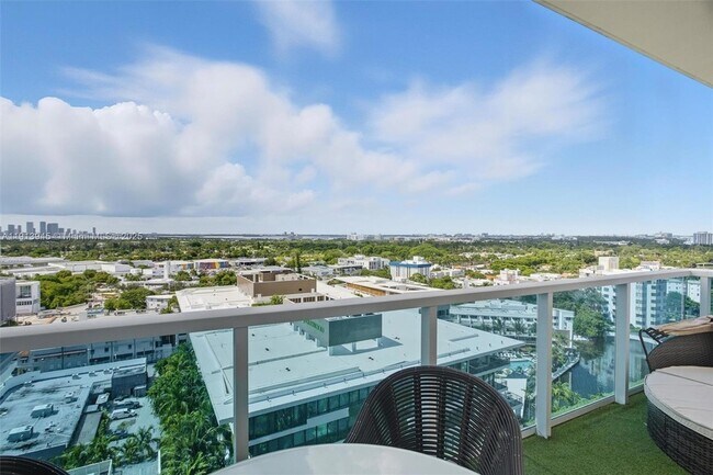 Building Photo - 2301 Collins Ave