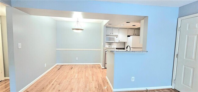 Building Photo - 2060 Chastain Park Ct NE