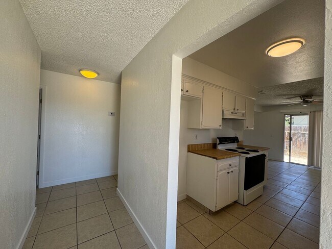 Building Photo - 205 Ashlan Way