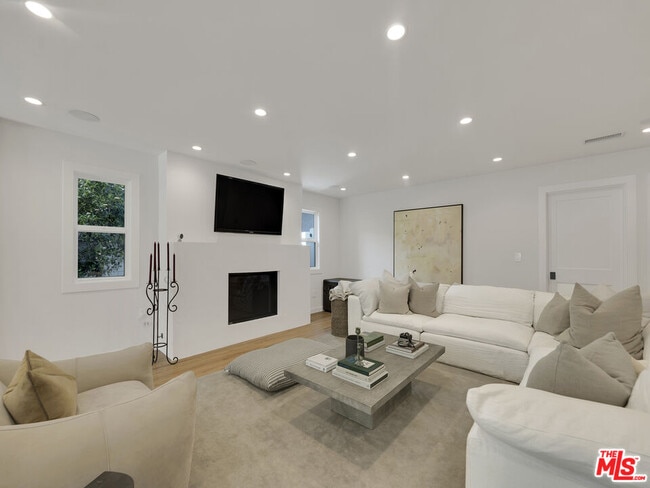 Building Photo - 13506 W Chandler Blvd