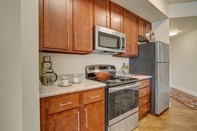 Building Photo - Hills at Sandy Station