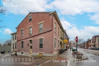 Building Photo - 622 Main St