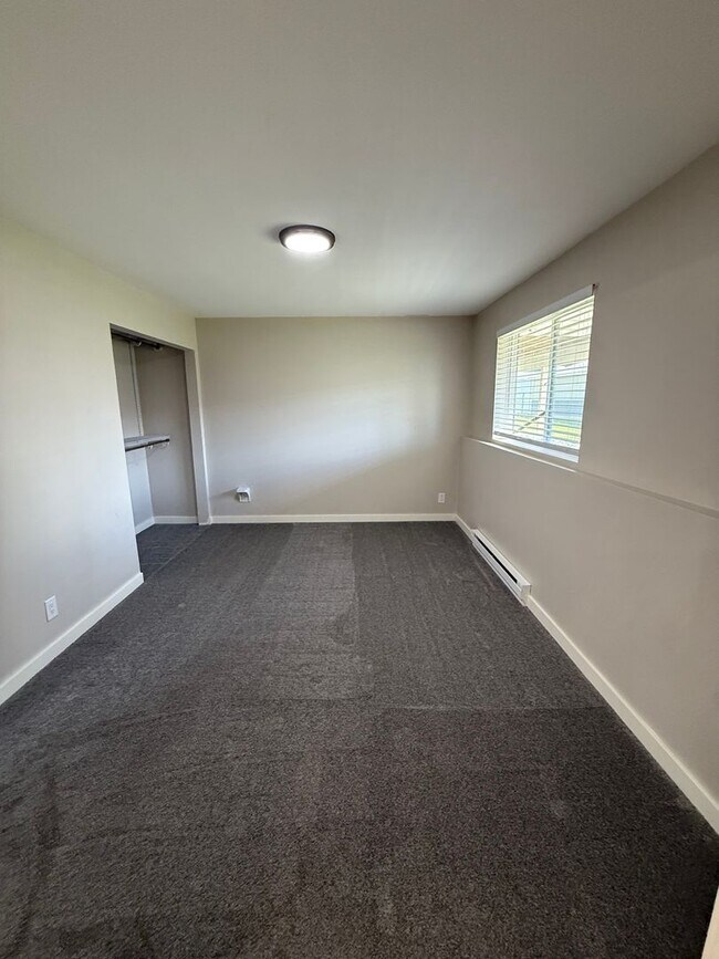 Building Photo - Condo with a Pool