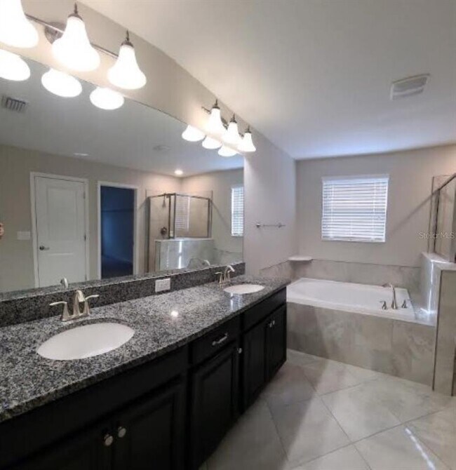 Building Photo - 1562 Ludington Ave