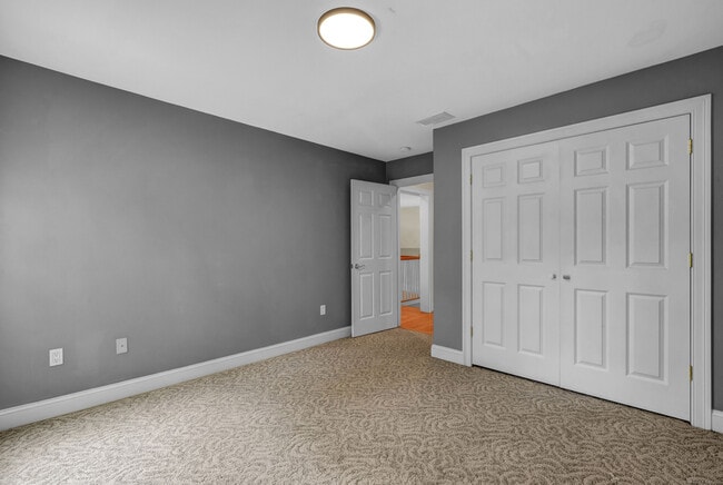 Building Photo - 244 Watch Hill Rd