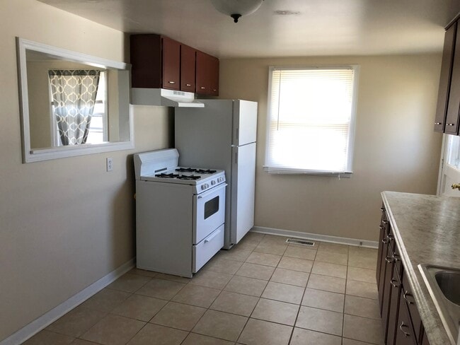 Building Photo - Newly Updated House in a Great Neighborhood!