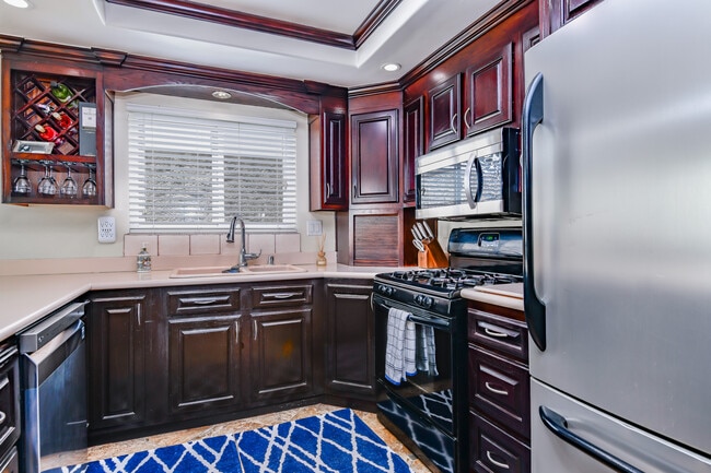 Building Photo - 901 Carlson Dr