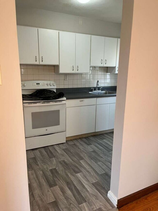 Building Photo - 9813 Lullaby Ln