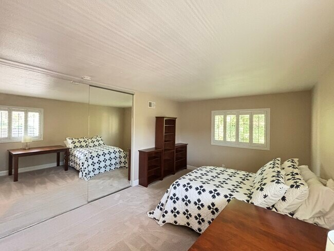 Building Photo - 8454 Sedorus St