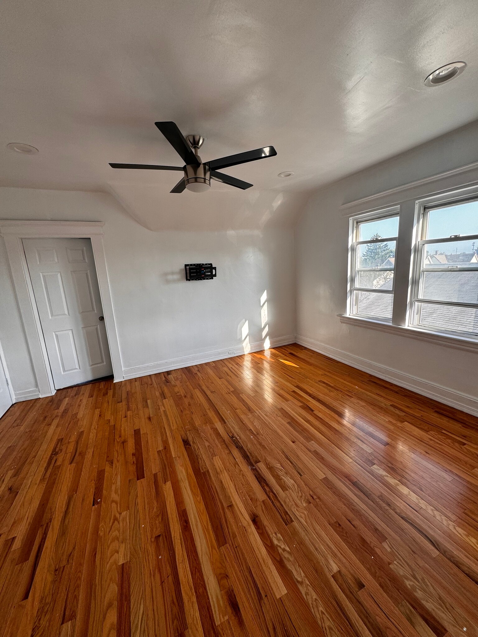 master bedroom - 180 Summerfield Ave