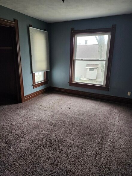 Building Photo - 535 S Maple St